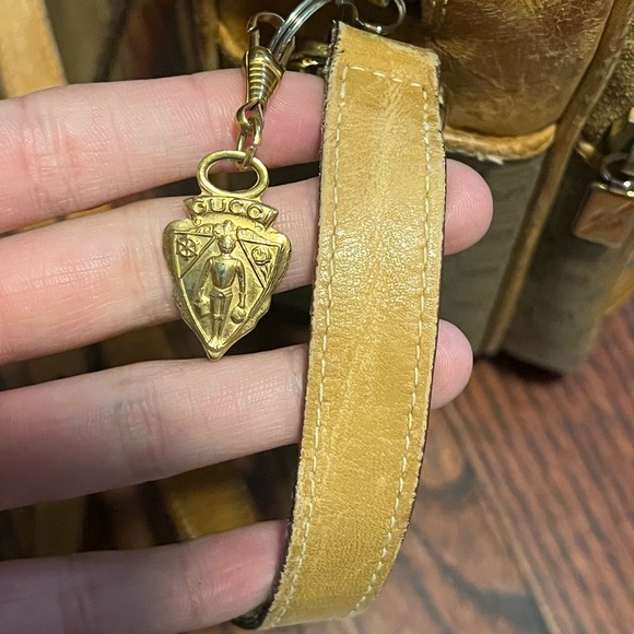Vintage Gucci Signature Crossbody - Picture 6 of 16